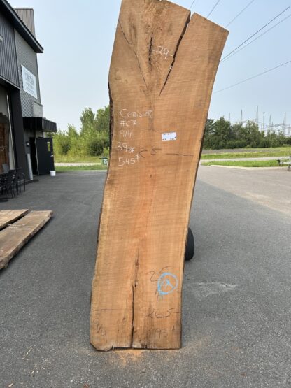 Table artisanale en bois et métal, design moderne et industriel, fabrication québécoise sur mesure pour salle à manger ou bureau.