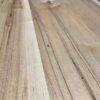 Table artisanale en bois massif et métal, design industriel moderne, fabrication québécoise sur mesure pour salle à manger ou bureau.