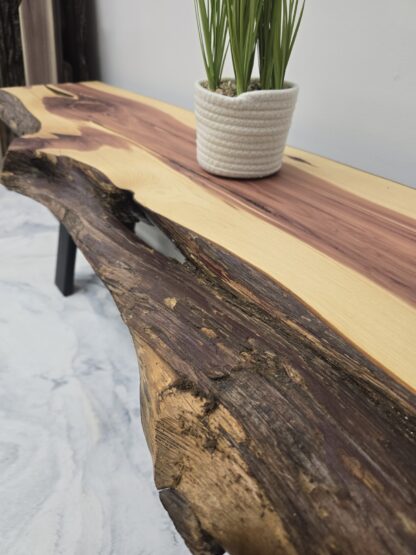 Table artisanale en bois et métal, design industriel sur mesure pour bureau ou salle de réunion