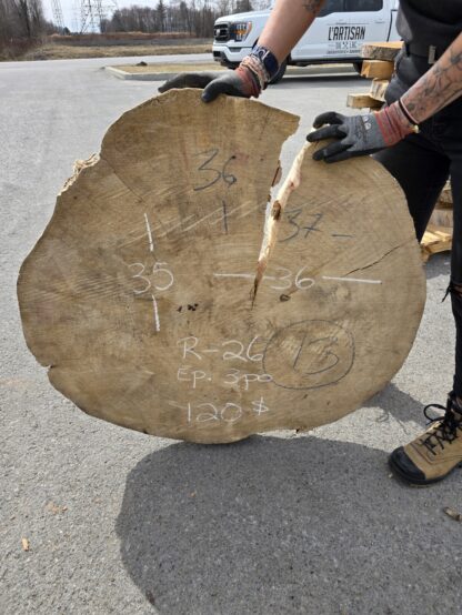 Table artisanale en bois massif et époxy, design sur mesure pour salle de réunion ou bureau